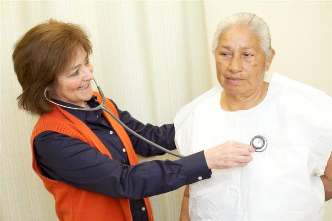 La Clínica Staff and Patient