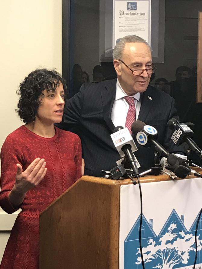 CHCANYS President & CEO Rose Duhan and Senate Minority Leader Chuck Schumer highlight the importance of finding an immediate fix to the health center funding cliff. 